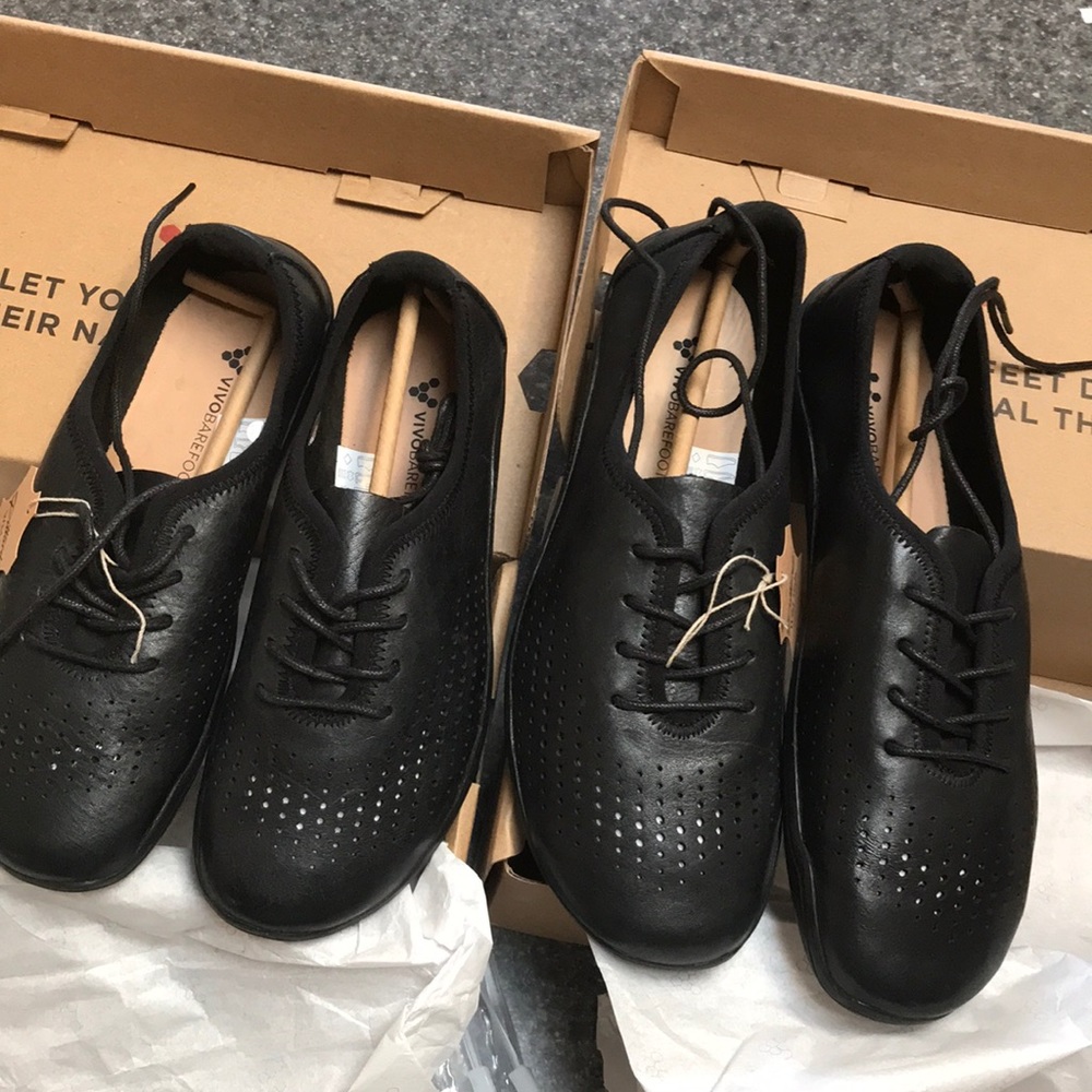 Vivobarefoot Mia black leather girls sz 39J & 35J
